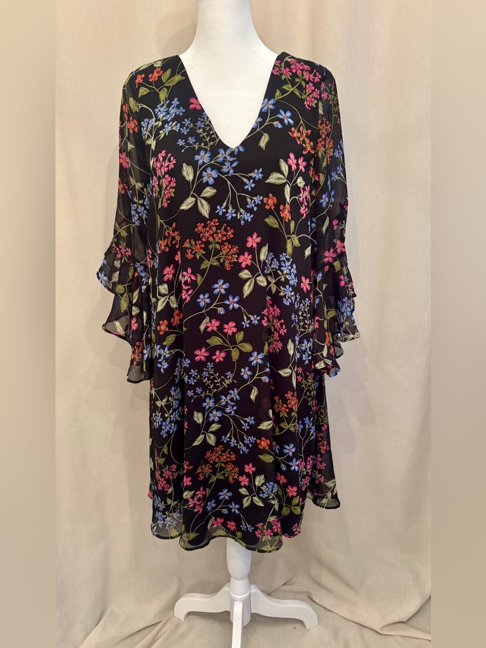 Calvin Klein Floral V-Neck Dress — Size 10